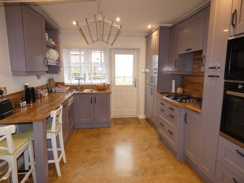 Kitchen/Breakfast- click for photo gallery